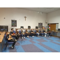 Primeira apresentação dos alunos do projeto Cordas do Iguaçu